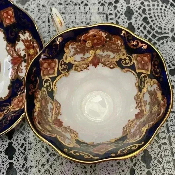 Royal Albert Heirloom Footed Cup &
Saucer england - Picture 13 of 16